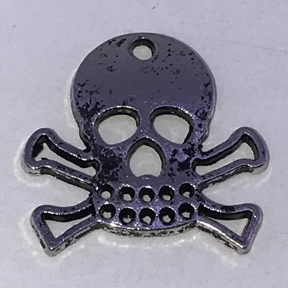Pewter Skull and Crossbones Charm